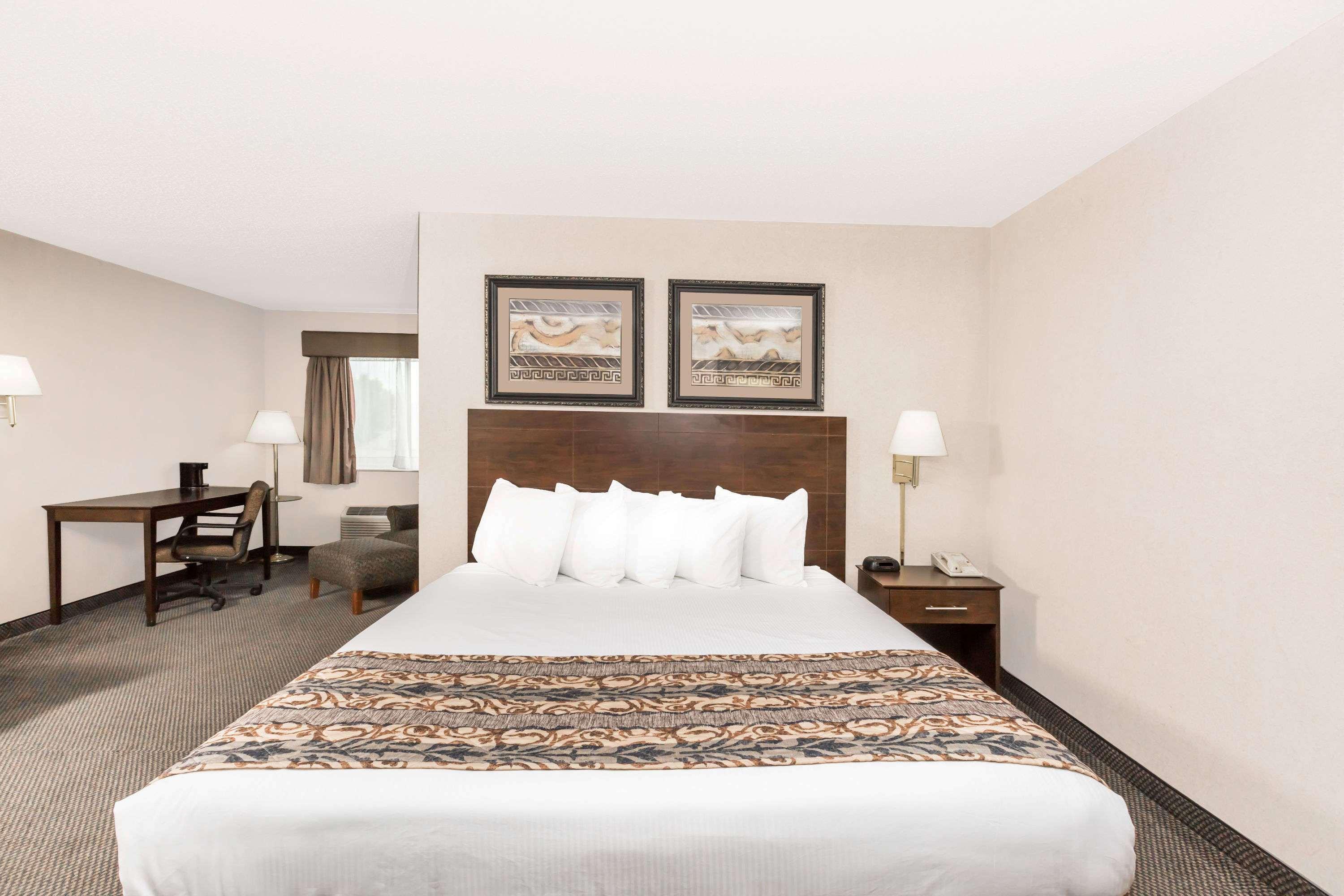 Baymont By Wyndham Lemars Hotel Le Mars Exterior photo
